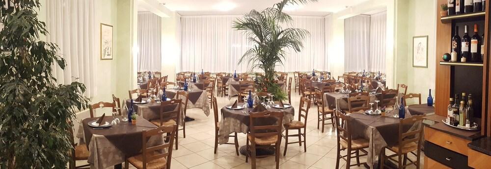 Hotel Gala Pesaro Esterno foto