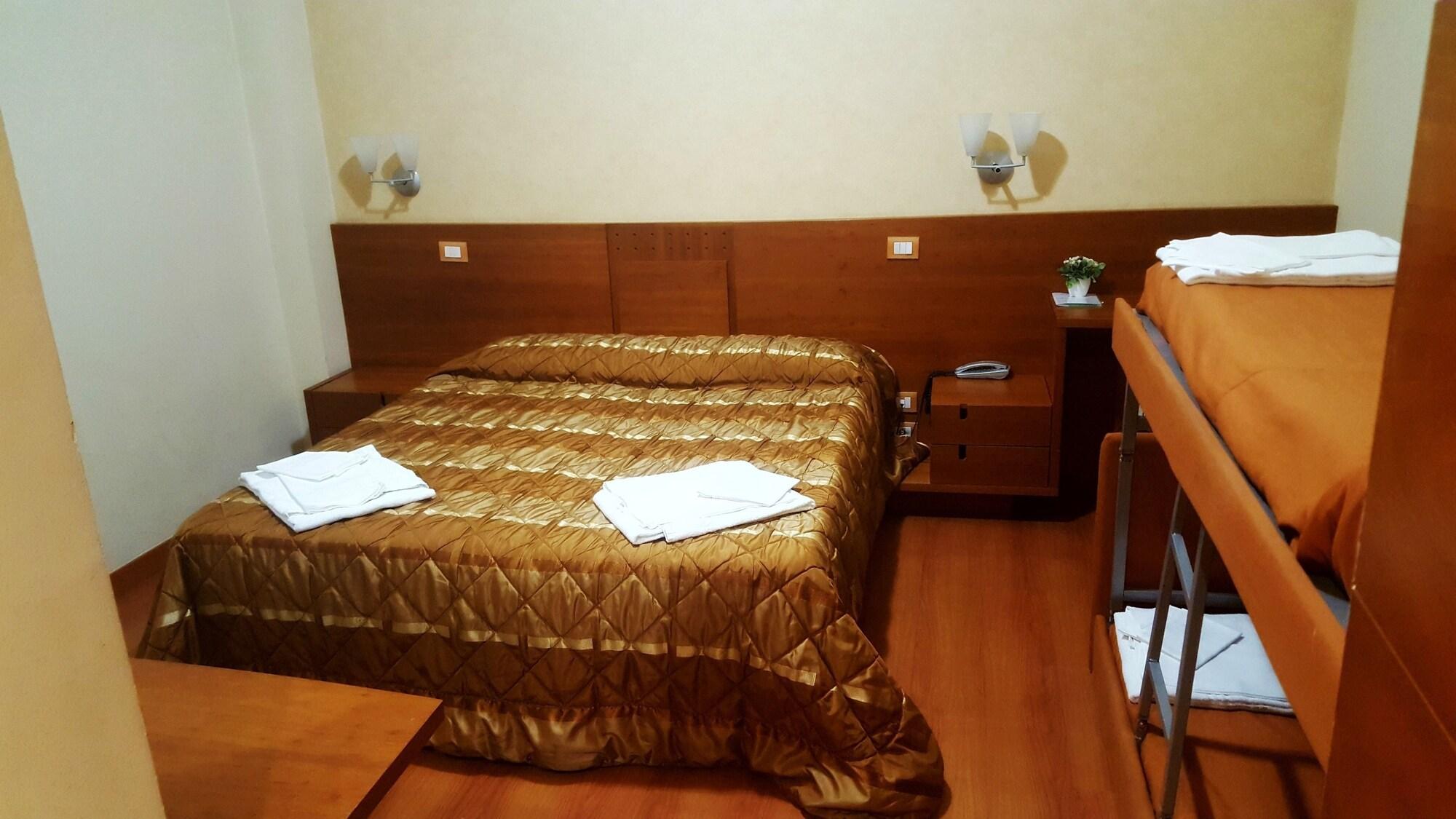 Hotel Gala Pesaro Esterno foto