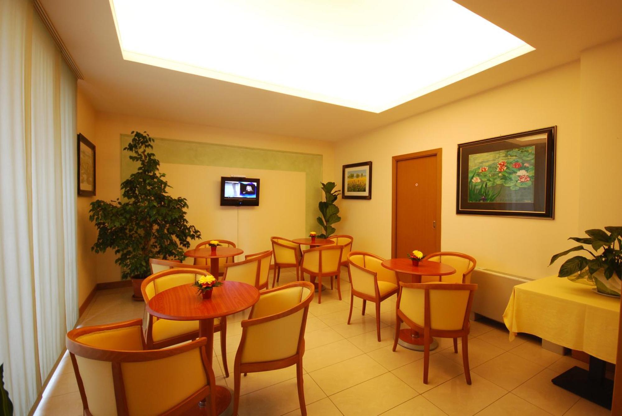 Hotel Gala Pesaro Esterno foto