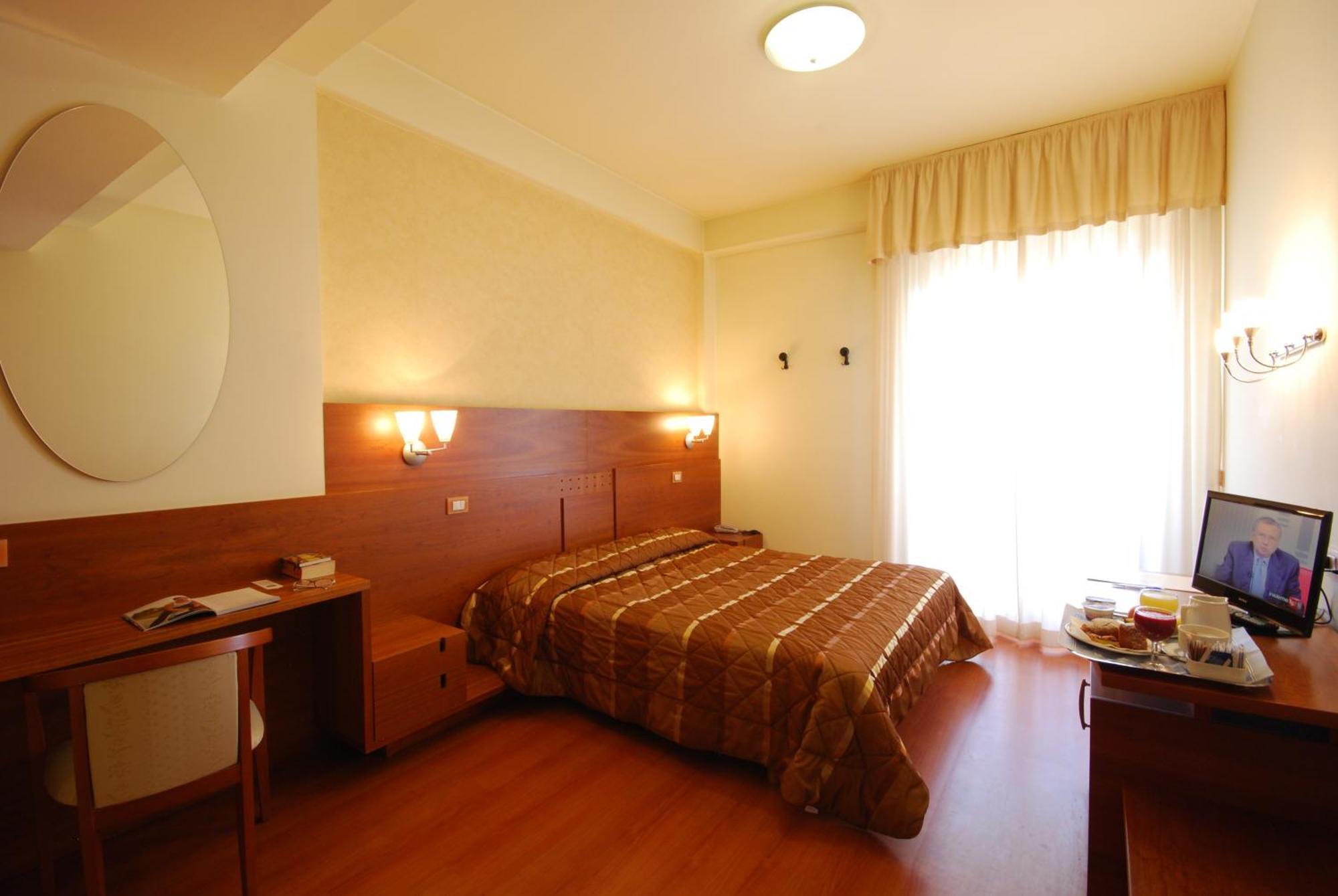 Hotel Gala Pesaro Esterno foto