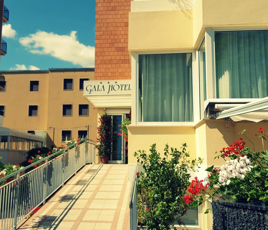 Hotel Gala Pesaro Esterno foto