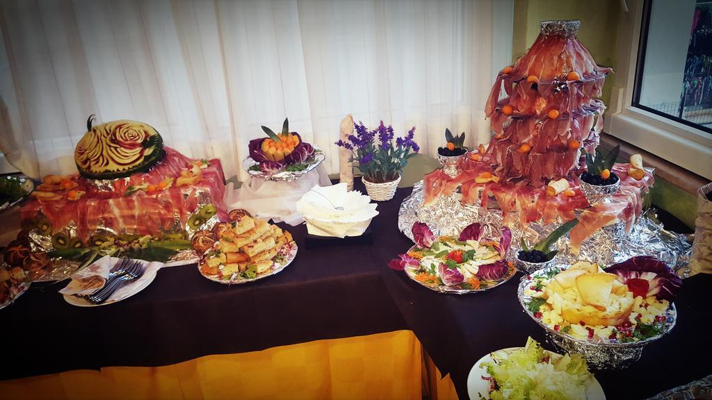 Hotel Gala Pesaro Esterno foto