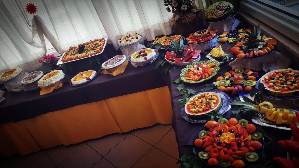 Hotel Gala Pesaro Esterno foto