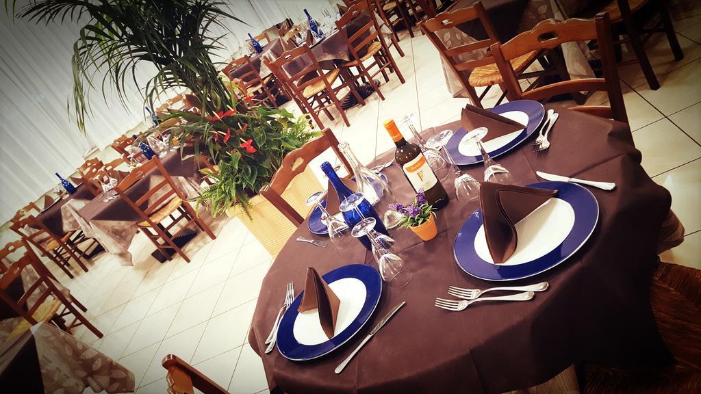 Hotel Gala Pesaro Esterno foto