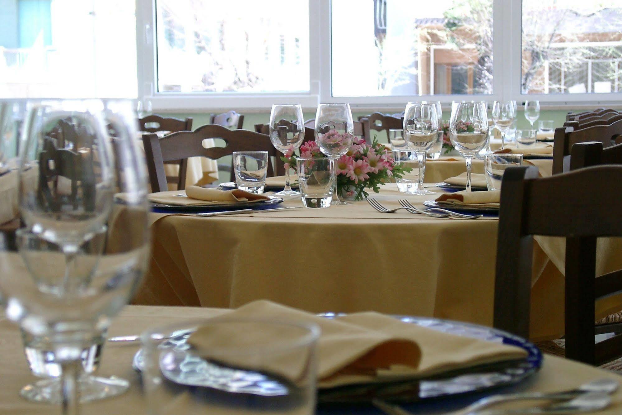 Hotel Gala Pesaro Esterno foto